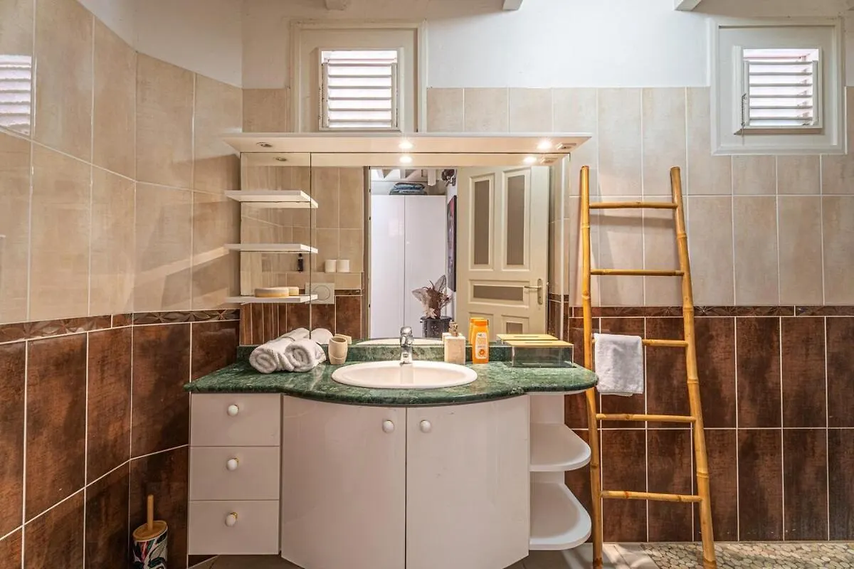 Villa Cafeiere Λε Καρμπέ